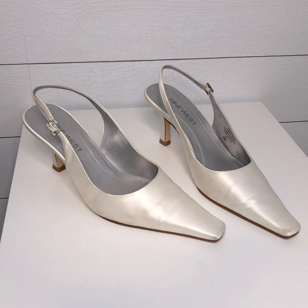 Nine West White Satin, Slingback heel, rhinestone buckle, formal/bridal Womens 9